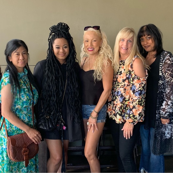 Mizfabulousity Poshmark since 2012. I would be honored if you purchased from me - Picture 13 of 13